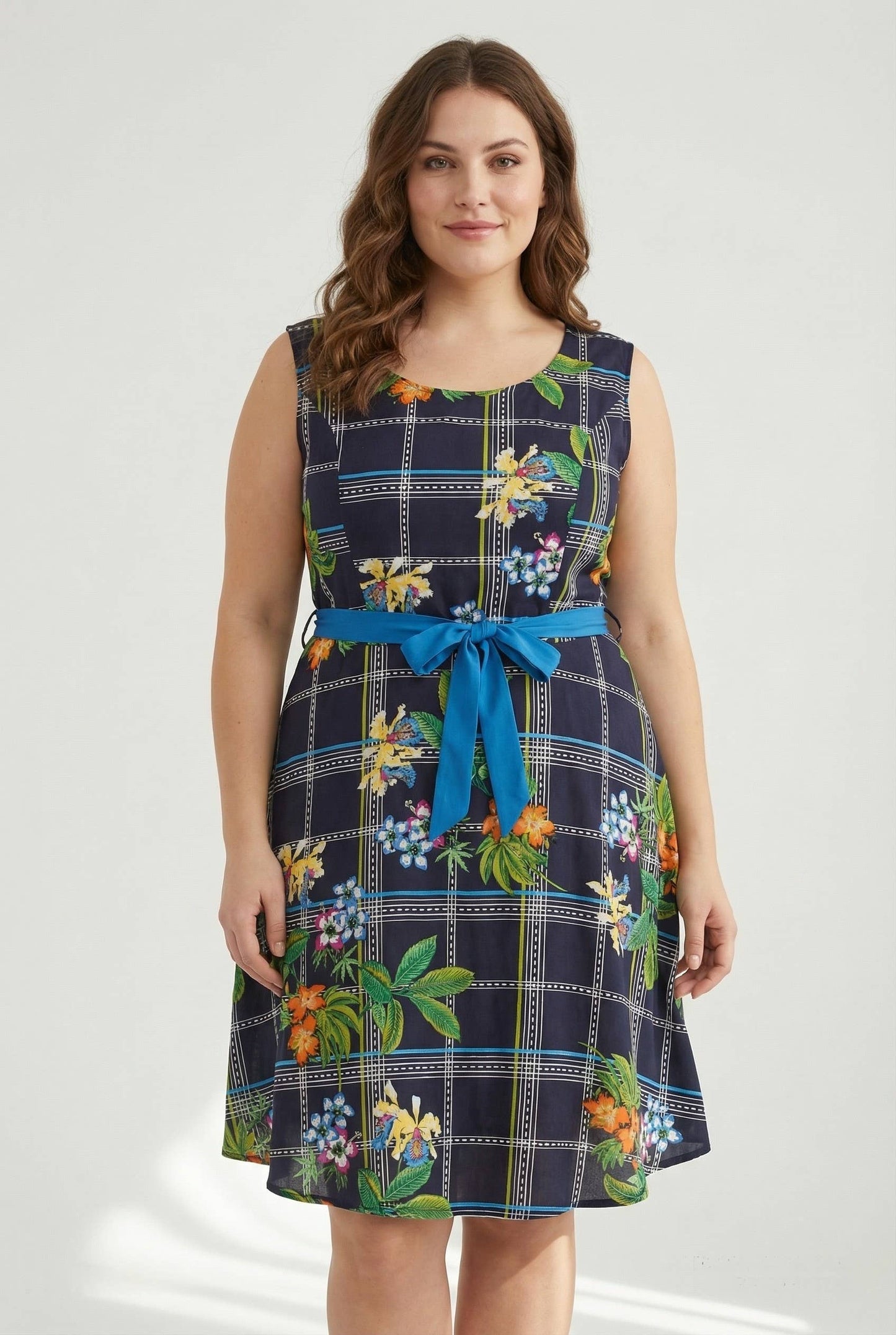 Blommig klänning m. blått tryck - Plussize