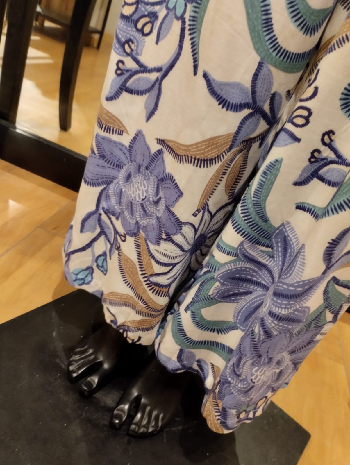 Blå blommiga byxor med fickor - M/L