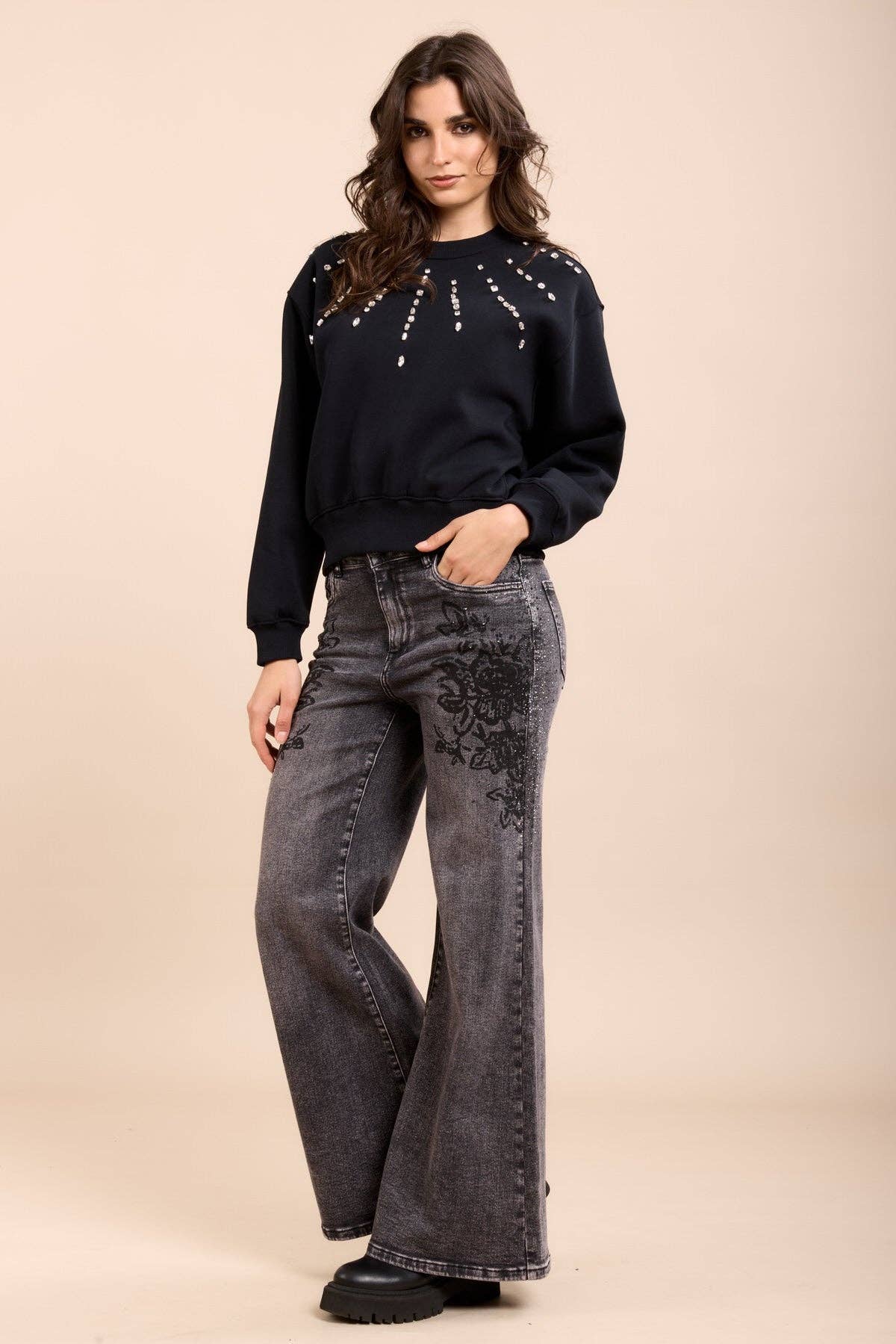 Stretch jeans bootcut med strass och blommönster: Grå