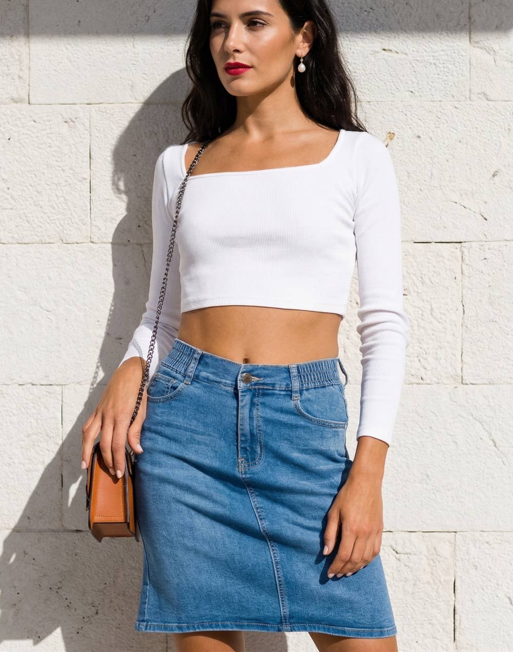 Kort jeanskjol till knäet, med elastisk midja: denim blå
