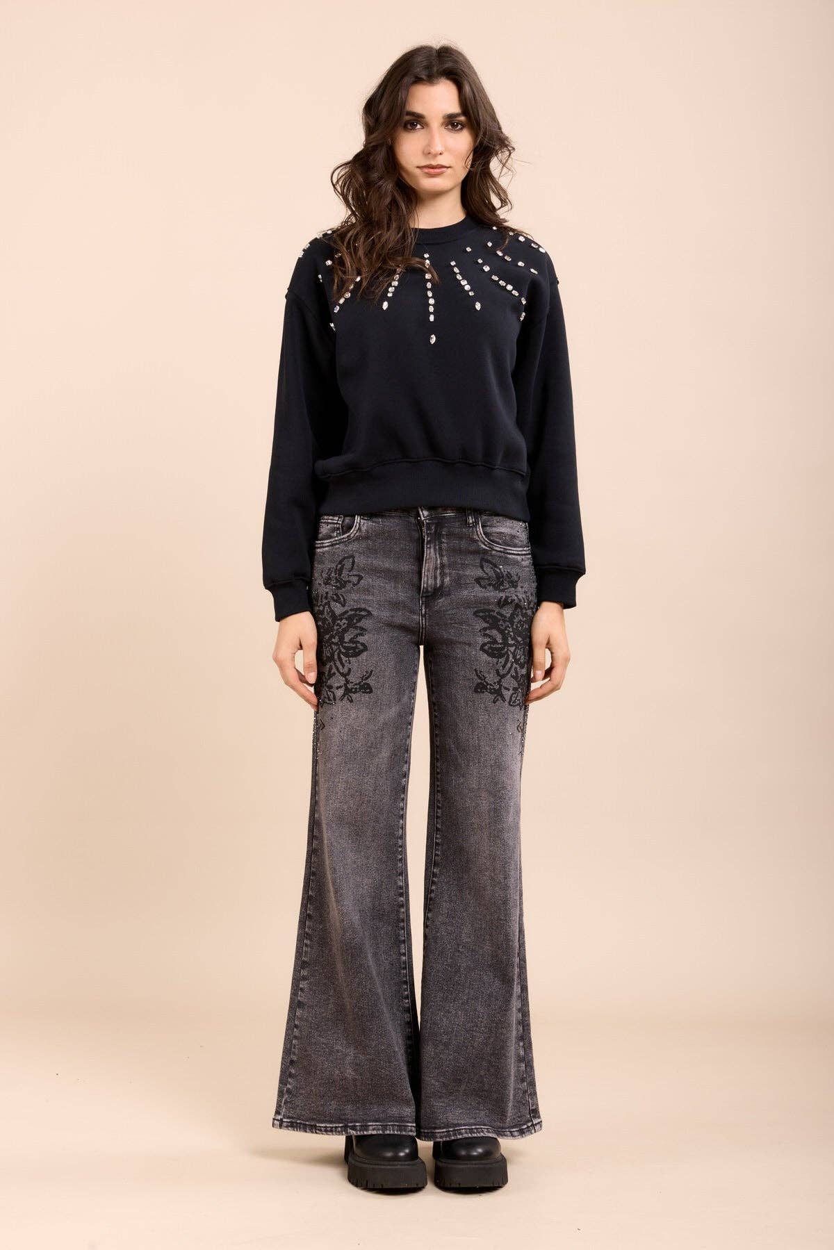 Stretch jeans bootcut med strass och blommönster: Grå