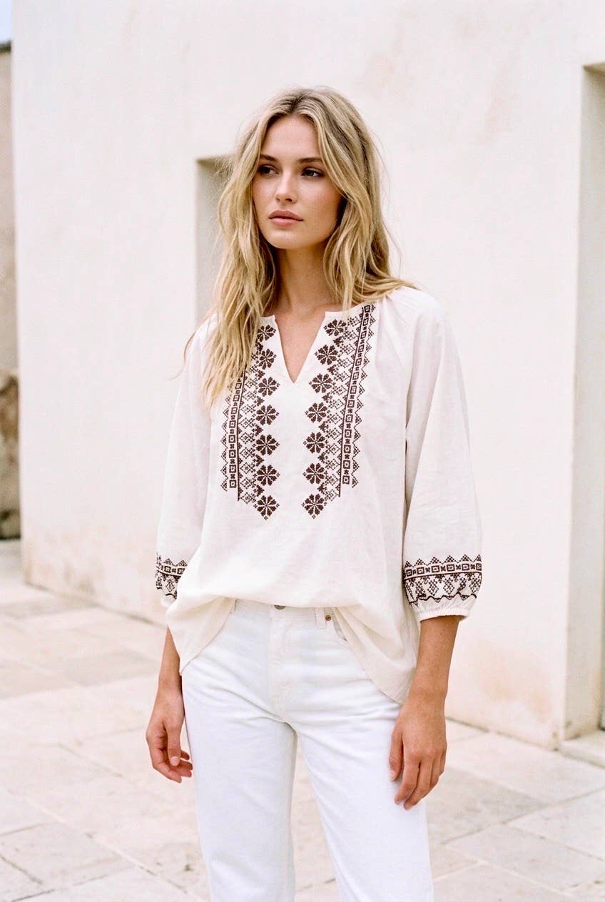 Broderad bohemisk blus - Viskos - med sprund i halsringningen: Offwhite