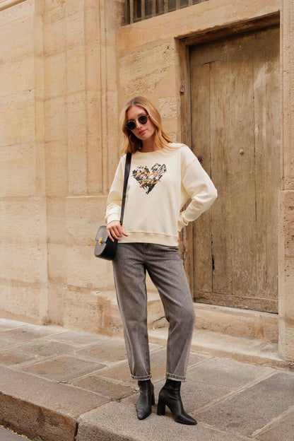 Sweatshirt med rund hals, hjärta: vit