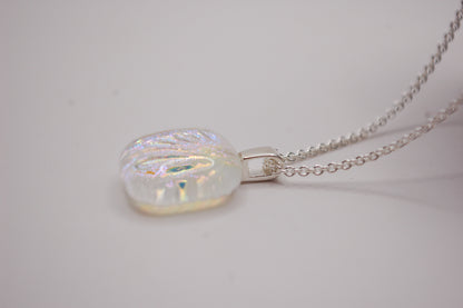 Halskedja - Litet Glashänge - Dichroic Glas - Pärlemor - Silver