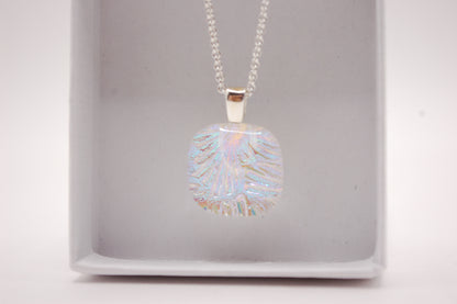 Halskedja - Litet Glashänge - Dichroic Glas - Pärlemor - Silver
