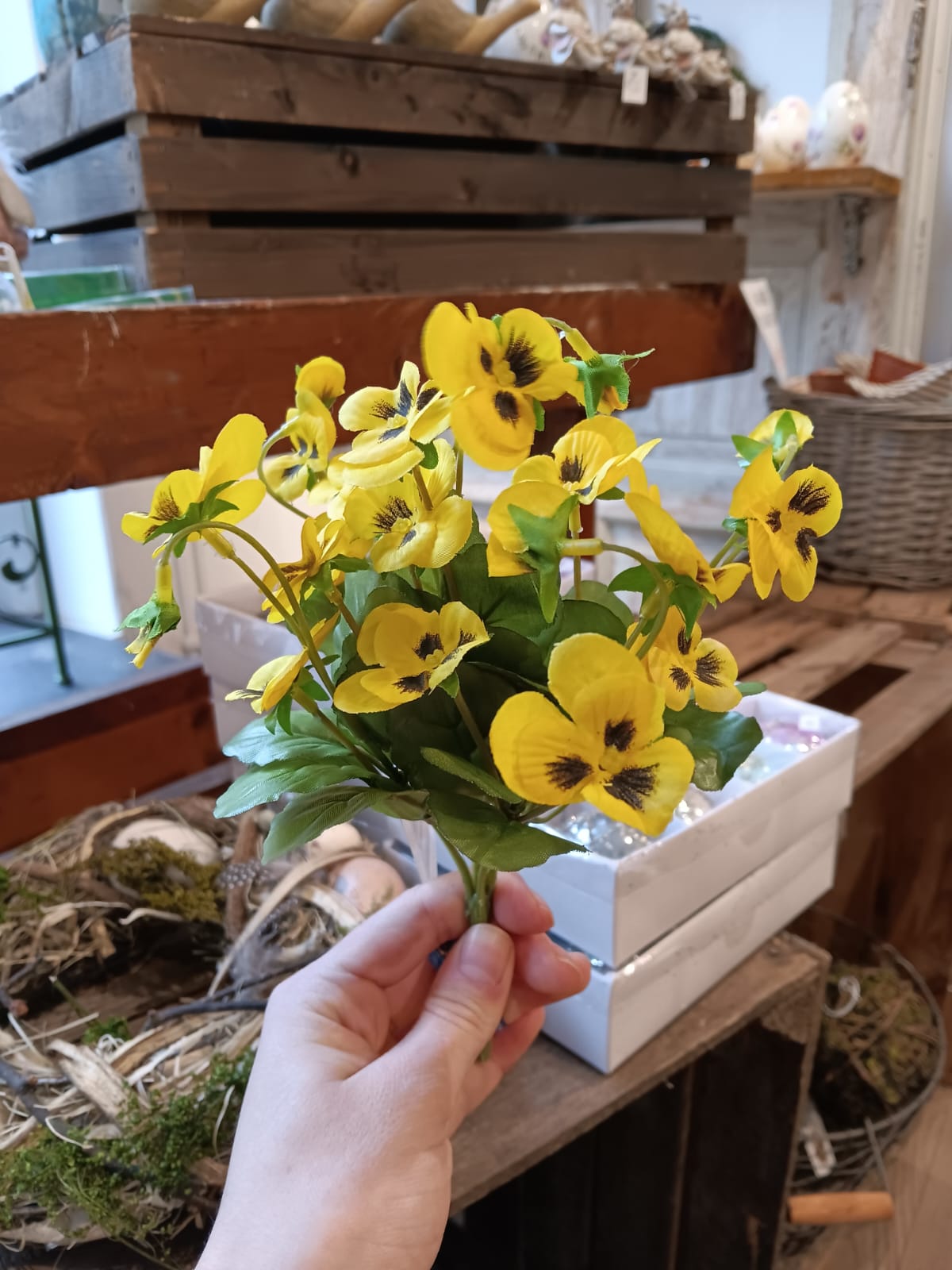 Vårbukett med penséer - Bukett