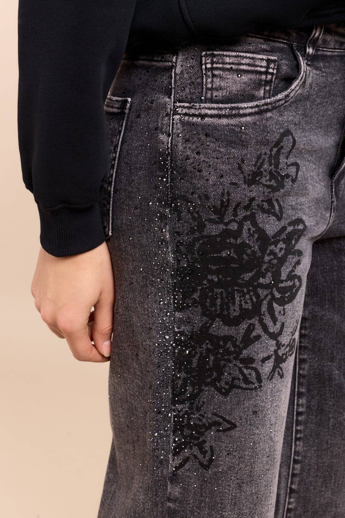 Stretch jeans bootcut med strass och blommönster: Grå