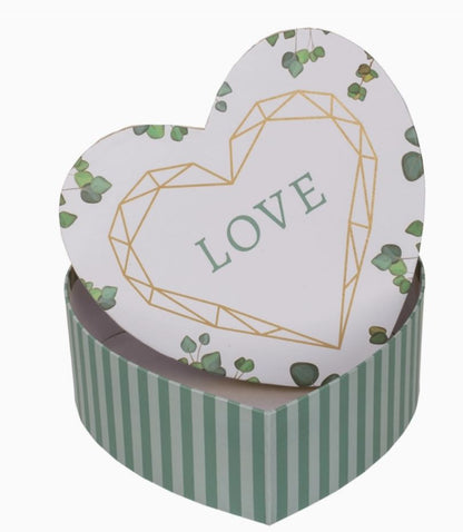 Presentbox Hjärta i kraftpapper - LOVE - olika storlekar