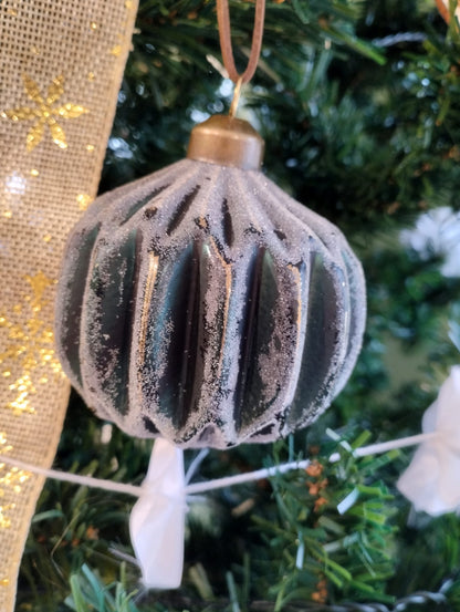 Julkula - Mörkgrön - Kula med Snöglitter