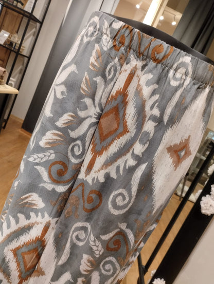 Breda byxor - grönt med abstrakt mönster - M/L