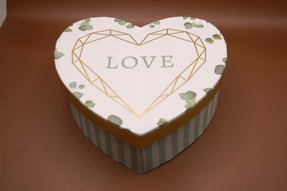 Presentbox Hjärta i kraftpapper - LOVE - olika storlekar