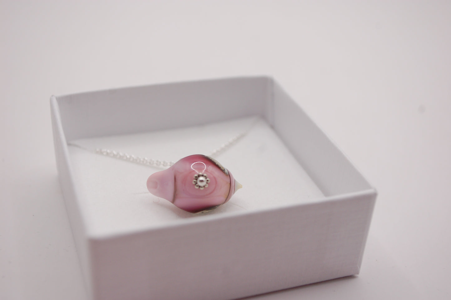 Halsband med Fågel i Glas - Fantasifågel Rosa Stor - Marianne Degener