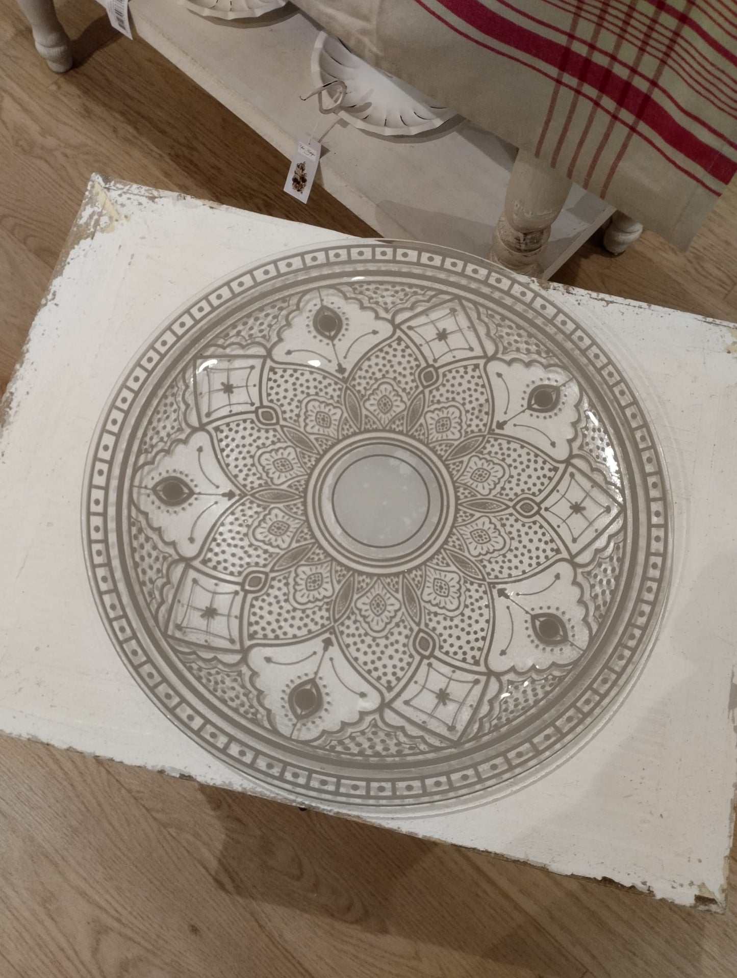Serveringsfat i glas - Grå Mönster - Diameter 31cm