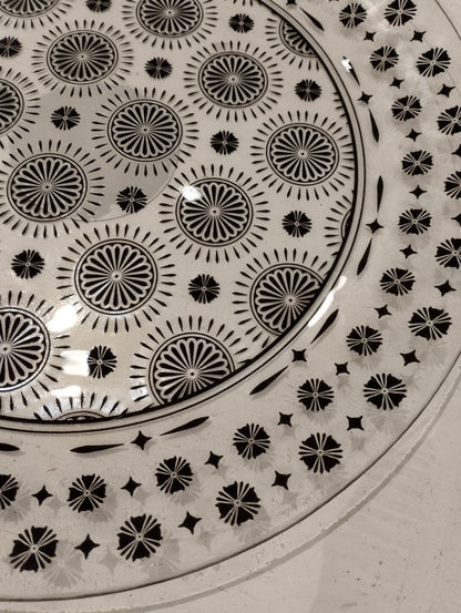 Serveringsfat i glas - Svart Mönster - Diameter 31cm