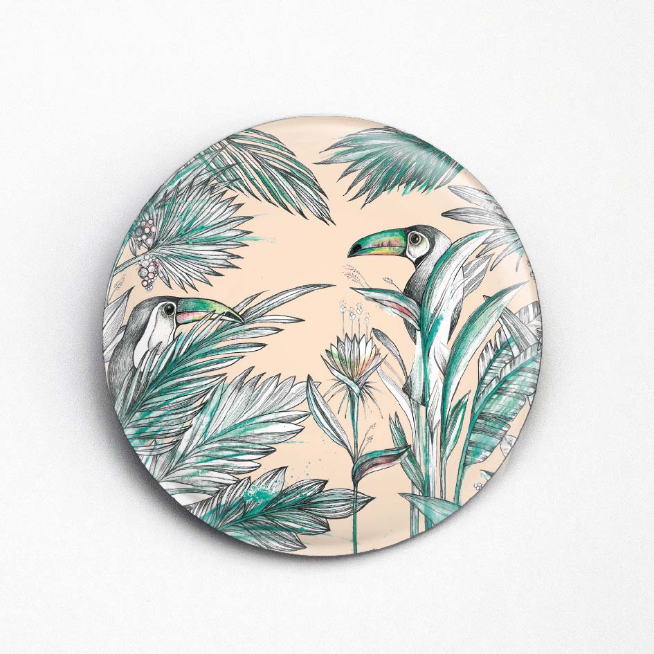 Kylskåpsmagneter ger ditt kylskåp och andra metalliska ytor en personlig touch. Häng upp "kom-ihåg-lappar" och barnens teckningar eller något annat.  Vi har olika design.  Mått: ca 56mm  Desgin & Produktion: Tyskland