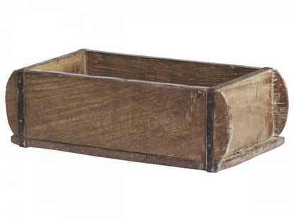 Gammal Murstensform med metallbeslag. Varje låda är unik.  Mått: L 30 cm, B 15 cm, H 10 cm  Material: Trä /Metall. OBS: Detta är en unik produkt, storlek och utseende kan variera lite. Original tegelformar som har använts i tegelindustrin i många år får nu ett nytt liv.